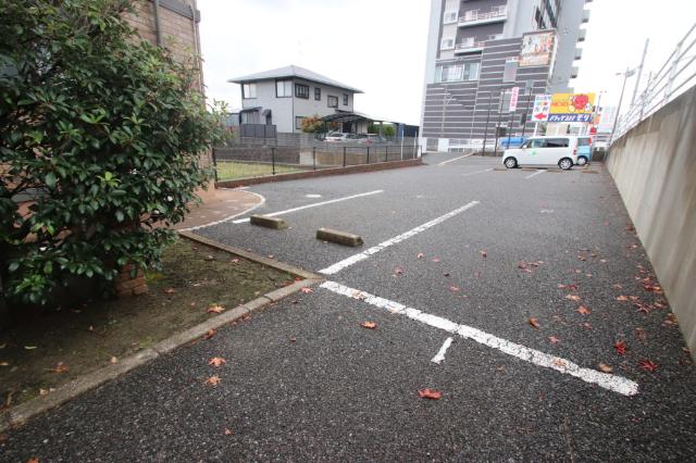 エターナル華（101） 駐車場