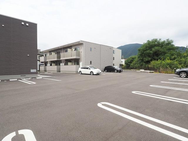 Ｊ・サクレ葛原Ⅰ（201） 駐車場