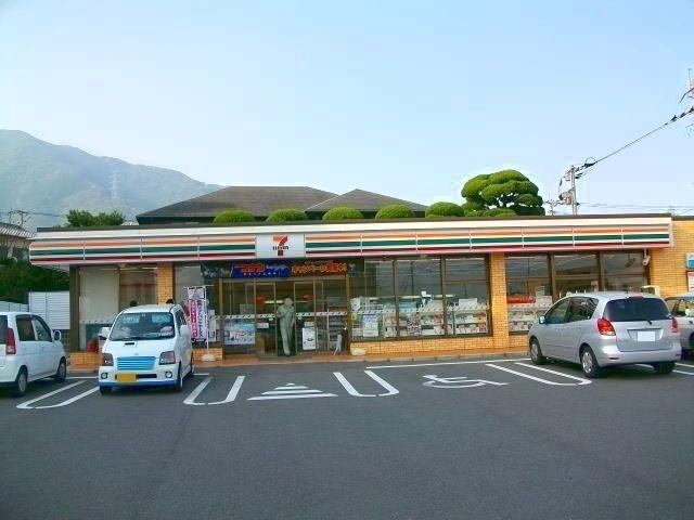 セブンイレブン：750m