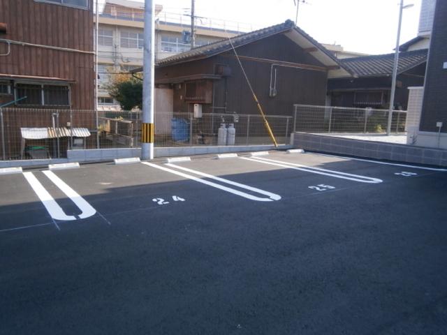 トレス日明壱番館（203） 駐車場