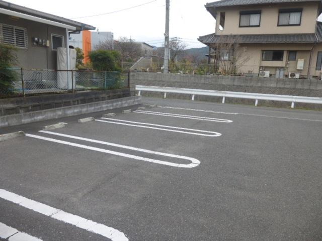 テロワール参番館（201） 駐車場