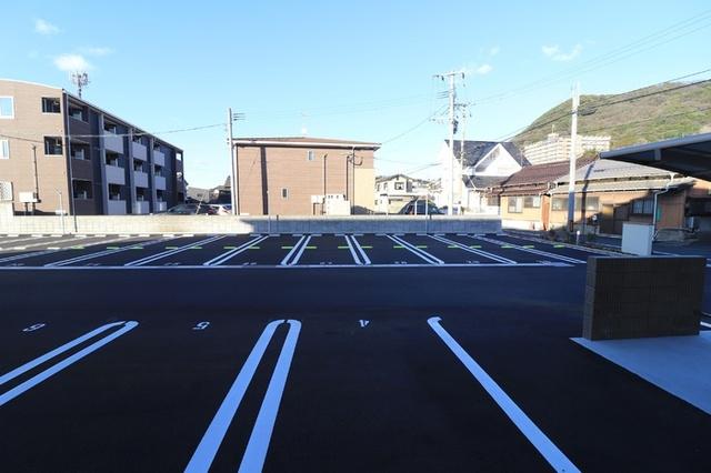ストレイト葛葉（101） 駐車場