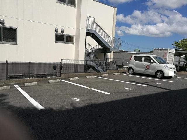 ウィルモア芳賀（201） 駐車場