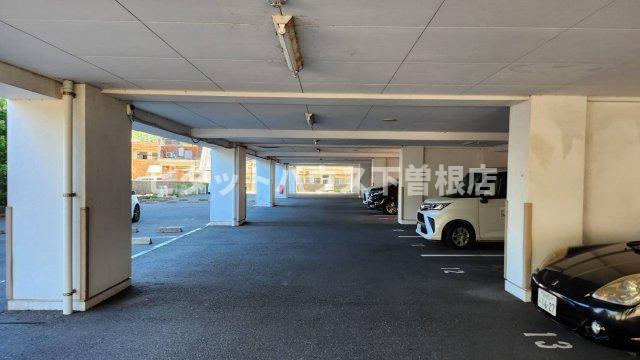 アヴニール吉志（711） 駐車場