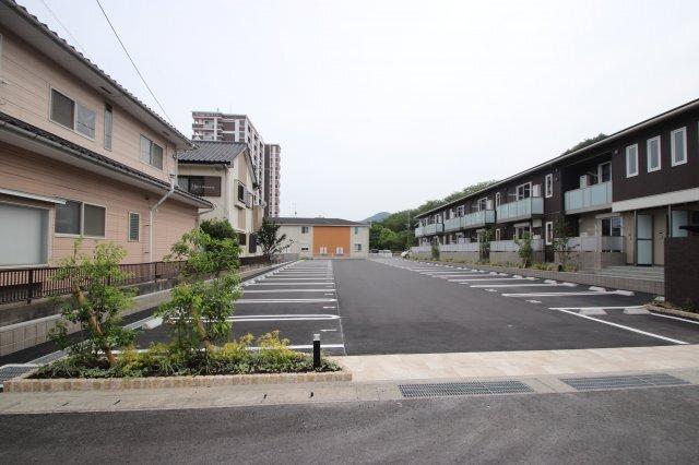 シャーメゾン向山公園（103） 駐車場