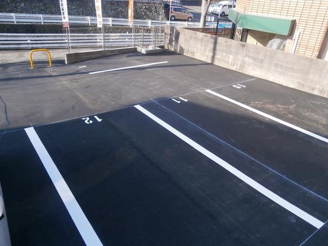 ルミナス須賀（105） 駐車場