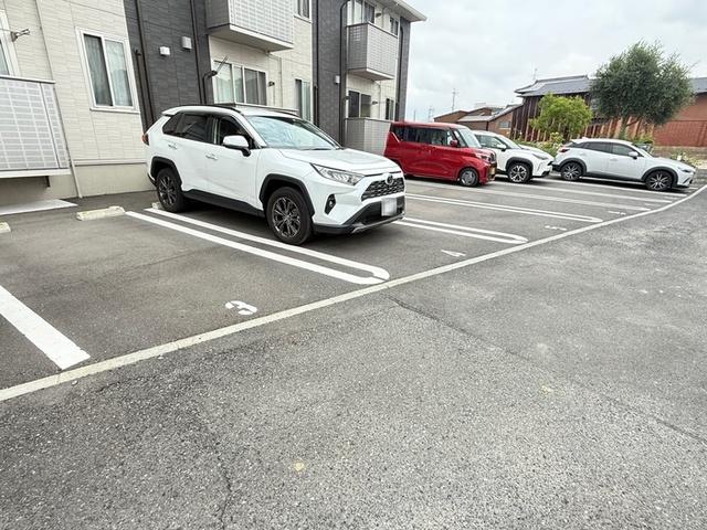 ドゥ・マリアージュ Ⅲ（102） 駐車場