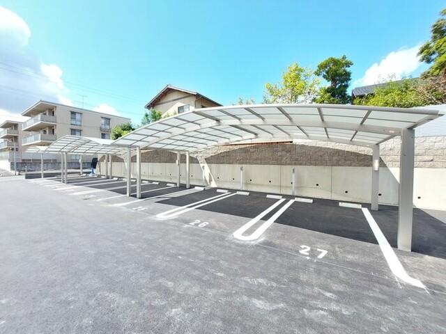 デネブ学研台（302） 駐車場