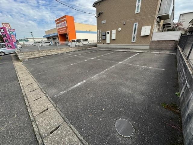サンパール徳力（202） 駐車場