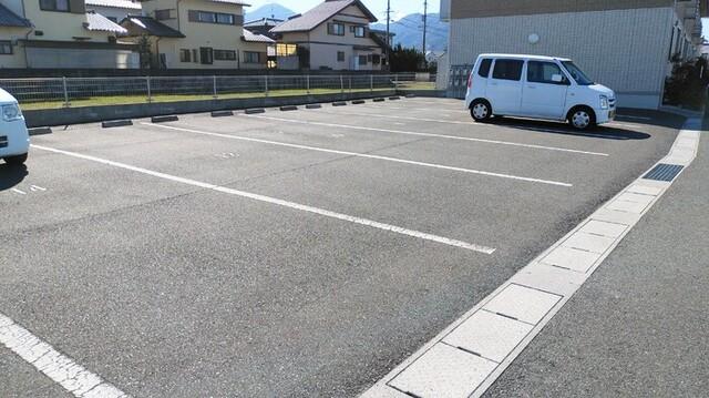 エスペランサ中曽根（202） 駐車場
