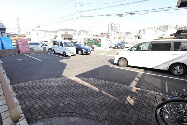アムール中井（302） 駐車場