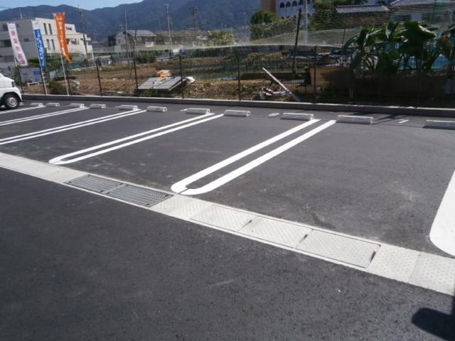 D-room城野（305） 駐車場