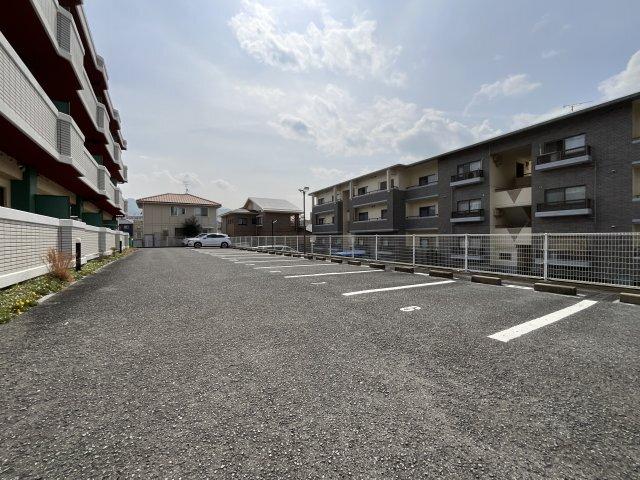 ブランメゾン企救丘 駐車場