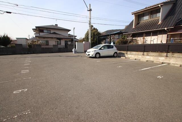 ニューガイアソラーレ葛原 駐車場