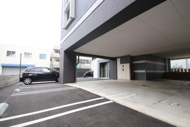 ハイネス徳力 駐車場
