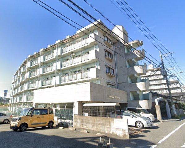 部屋によって壁紙の色が違います。