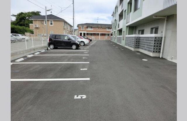 ニューガイアソラーレ下石田 駐車場