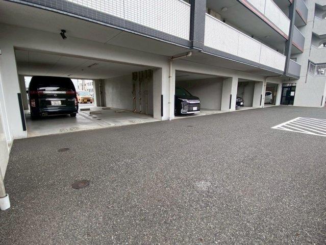 ピースグレース 駐車場