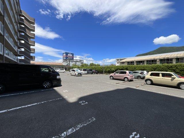ペルル弐番館 駐車場