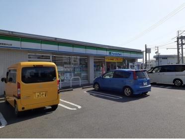 ファミリーマート津栗真中山店：850m