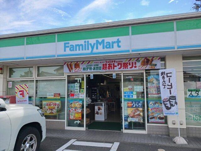 ファミリーマート：230m