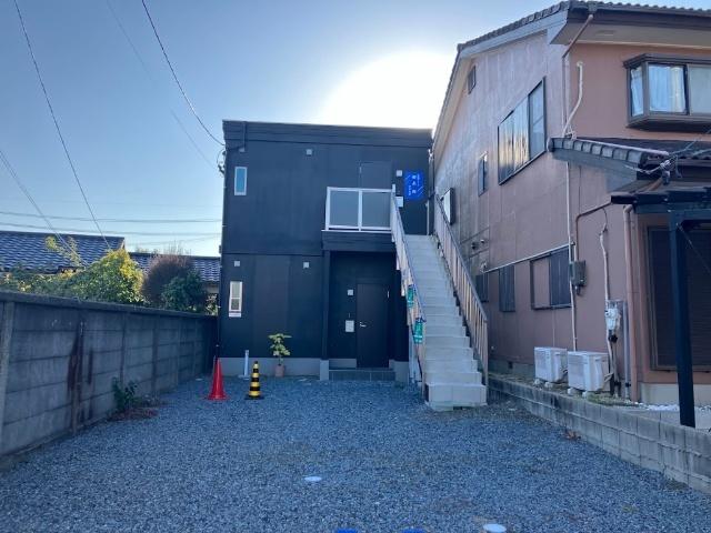 ２階建て。１フロア１住戸