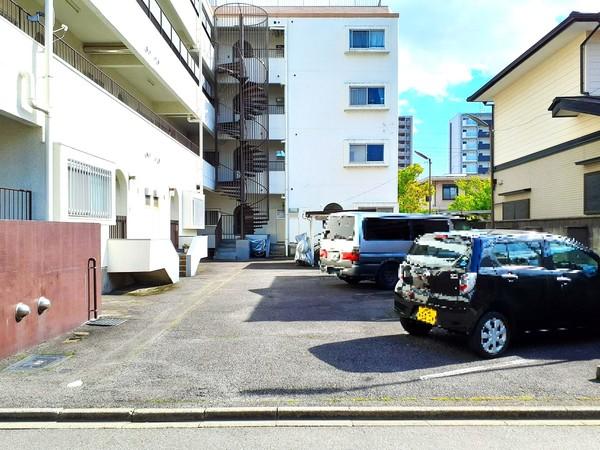ユニーブルマンション飛騨 駐車場
