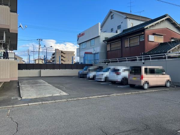 レインボー惟信 駐車場