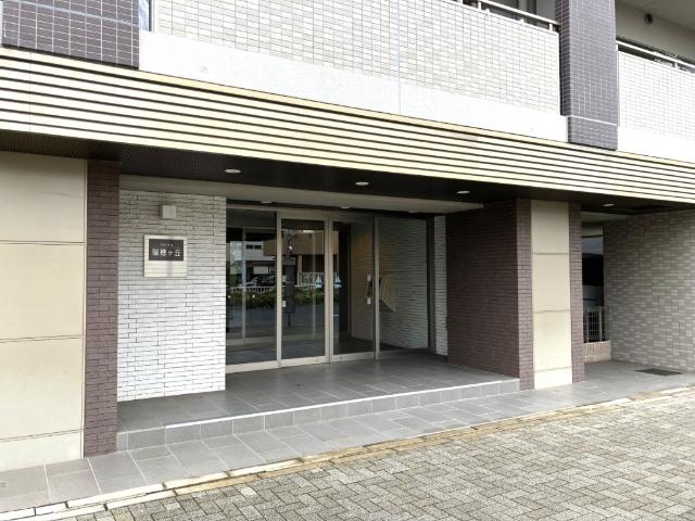 ファミリアーレ瑞穂ヶ丘 エントランス
