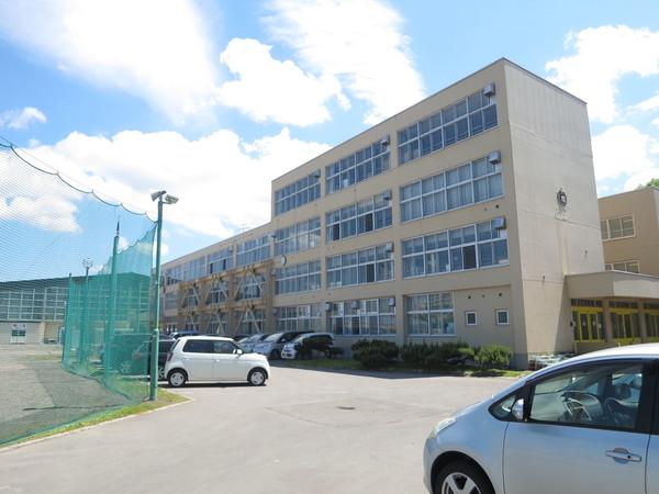 旭川市立啓明小学校：485m