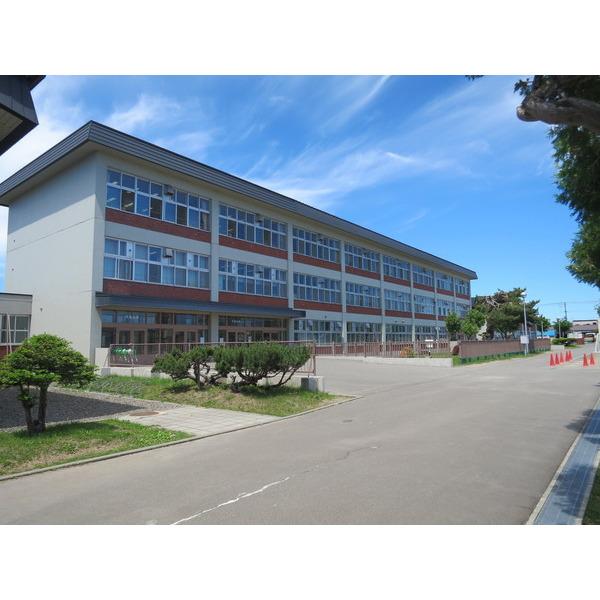 旭川市立近文小学校：1730m