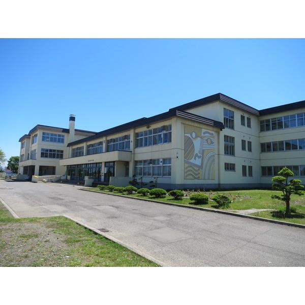 旭川市立忠和中学校：2236m