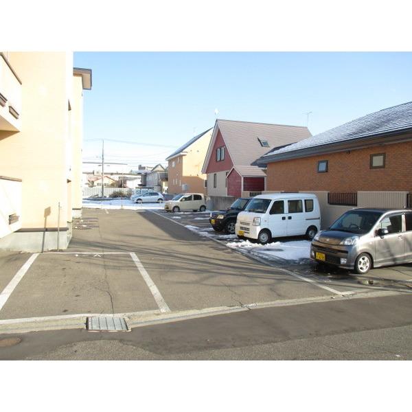 PETIE・ROYAL（プチロイヤル）（2-B） 駐車場