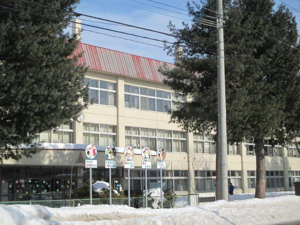 帯広市立西小学校：396m