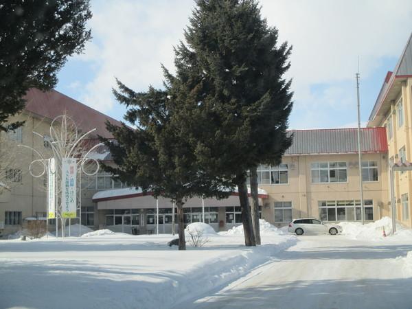 帯広市立帯広第二中学校：409m