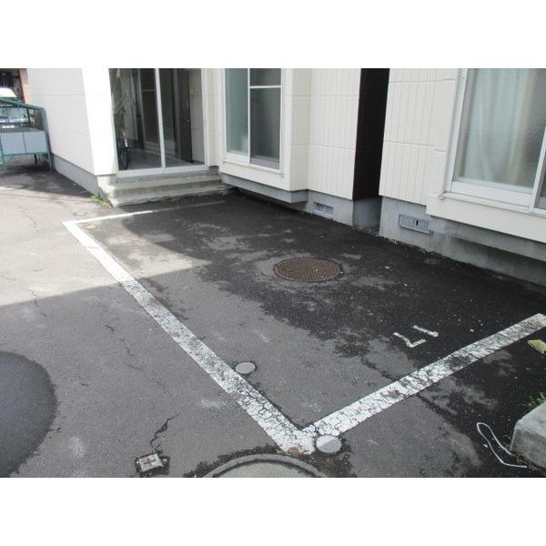 ジュリB棟 駐車場