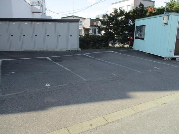 SUCCEED（202） 駐車場