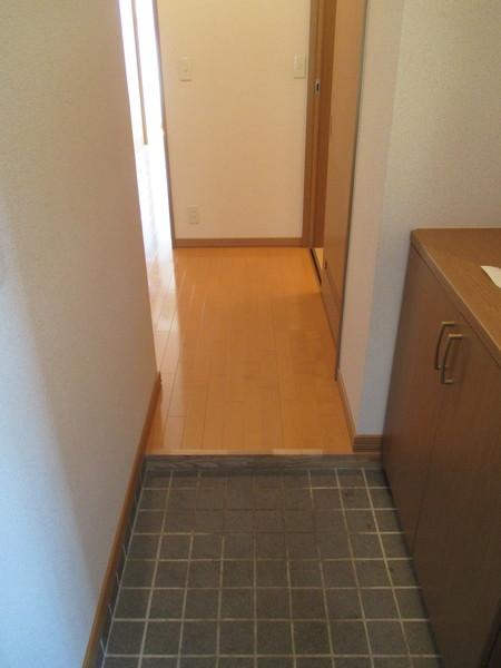 ヴァイオレットハイツ（D） 玄関
