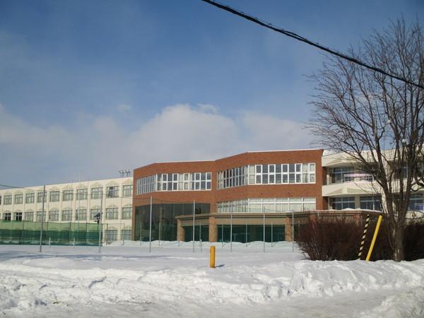 帯広市立帯広第一中学校：714m