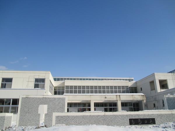幕別町立白人小学校：708m