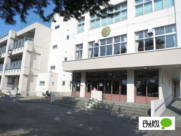 旭川市立知新小学校：489m