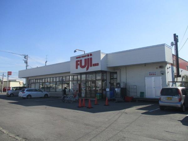 スーパーチェーンふじ新富店：574m