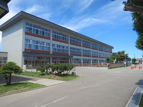 旭川市立近文小学校：1262m