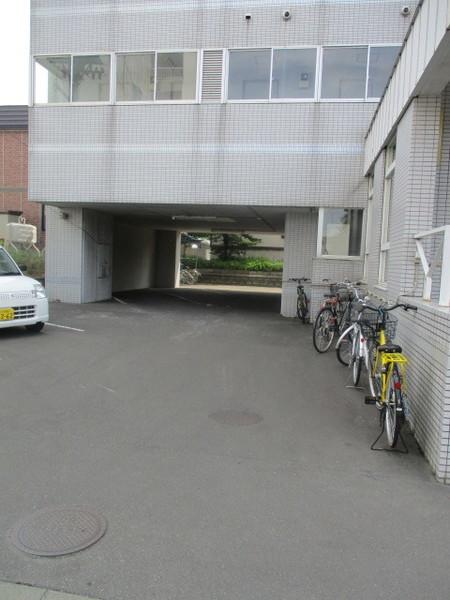 ビッグバーンズマンション旭川（806） 駐車場
