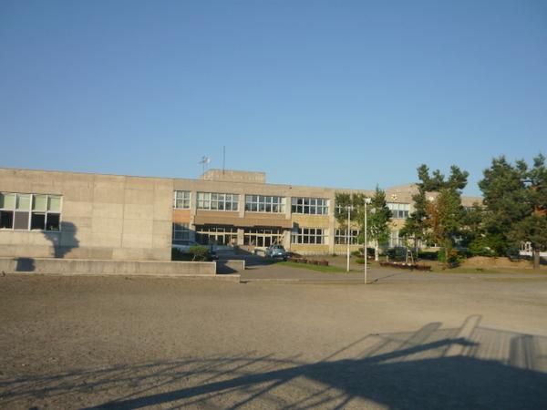 旭川市立緑が丘小学校：1333m