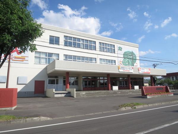 旭川市立六合中学校：832m