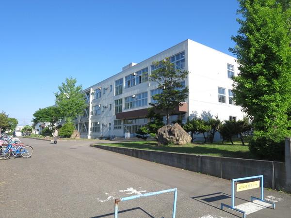 旭川市立愛宕小学校：567m