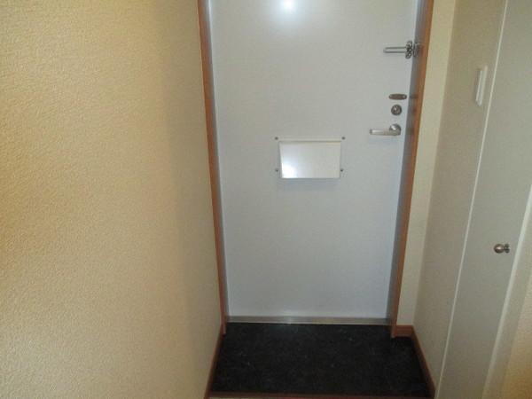 レオパレス札内A 玄関