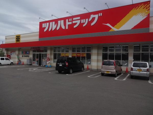 ツルハドラッグ旭川神楽岡店：135m