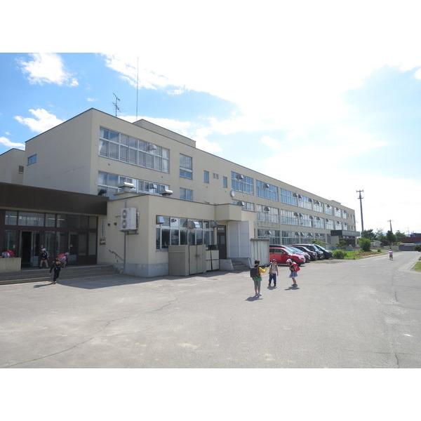 旭川市立東光小学校：715m